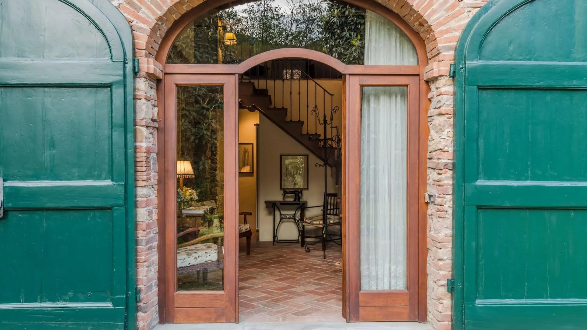 Citrus Charm Farmhouse, A Country Villa With Pool Capannori