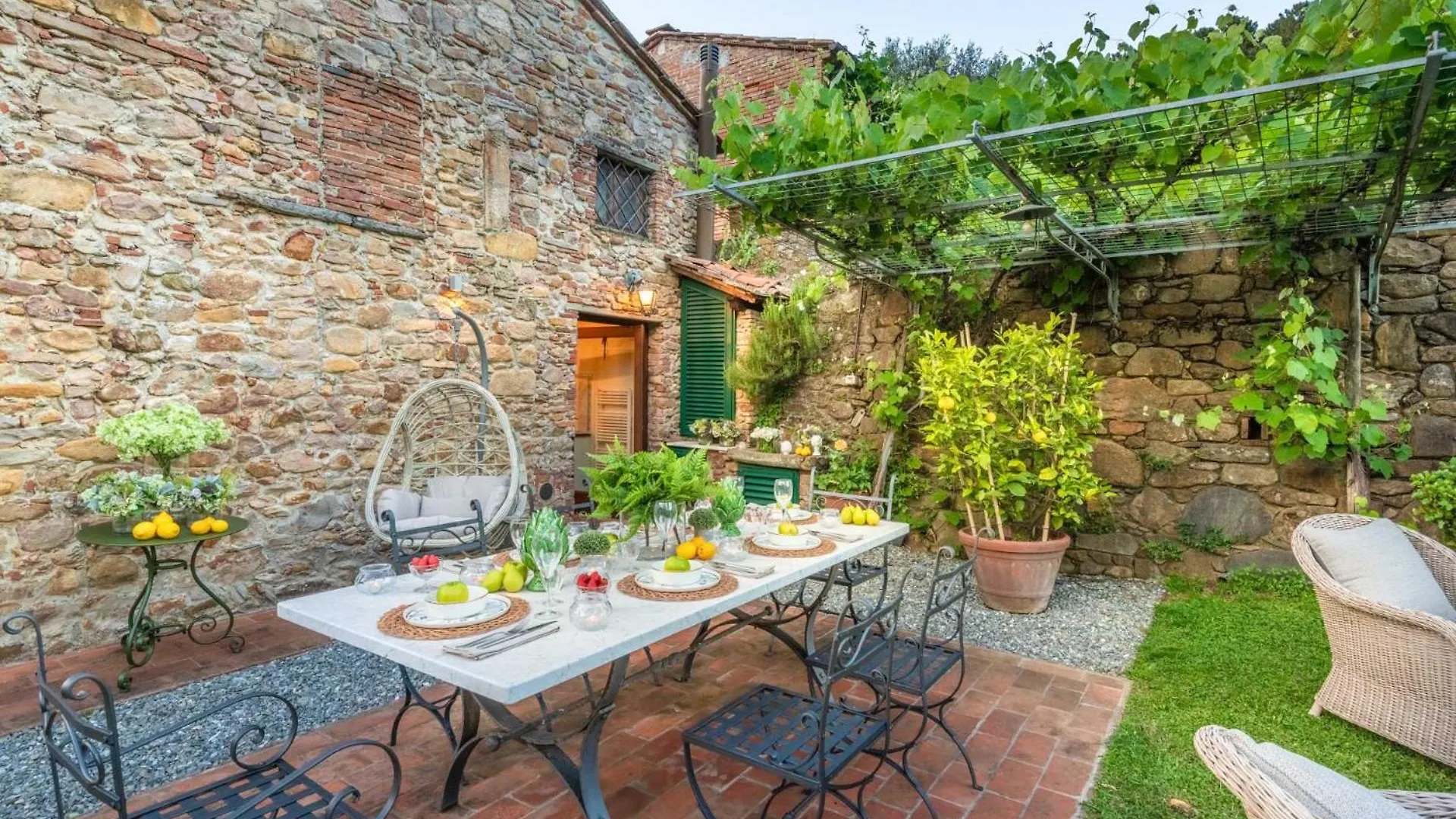 Citrus Charm Farmhouse, A Country Villa With Pool Capannori