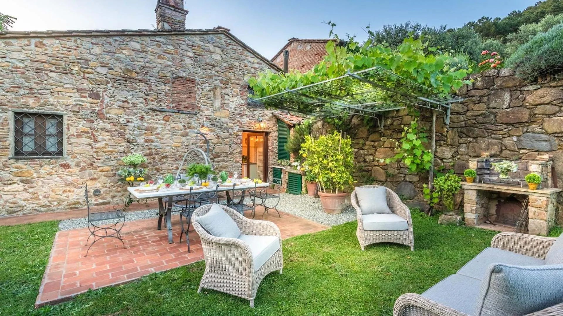 Citrus Charm Farmhouse, A Country Villa With Pool Capannori