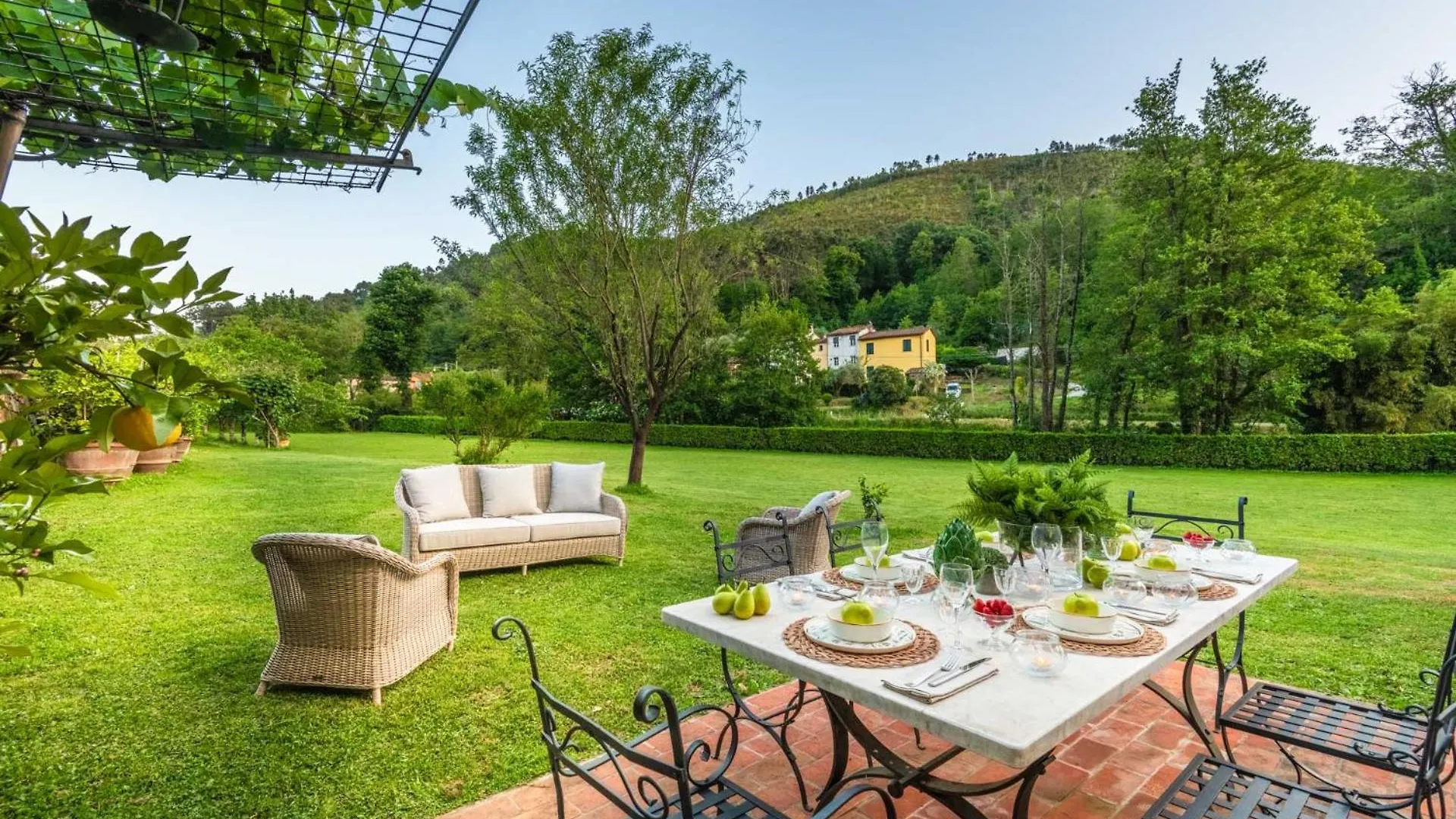Citrus Charm Farmhouse, A Country Villa With Pool Capannori